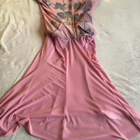 NWT Kimchi Blue Sydney Off-The-Shoulder Mini Dress Rose  Bourgogne Sz L - Picture 8 of 9